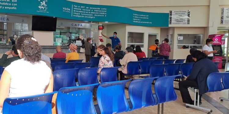 Hospital Básico Esmeraldas fortalece su infraestructura con una inversión de USD 191.000 para mejorar la atención a pacientes.