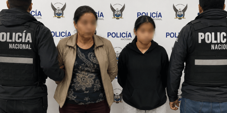 Madre e hija son procesadas por el presunto secuestro extorsivo de un abogado.