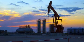 El petróleo vuelve a subir por tensiones en Medio Oriente: ¿qué impacto puede tener para Ecuador?