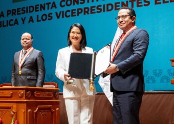 Keiko Fujimori asume presidencia peruana en medio desafíos