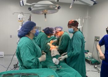 Gobierno del Ecuador impulsa atención oportuna que salva vidas: Hospital de Cuenca realizó exitosa cirugía vascular