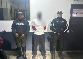 Policía Nacional ejecuta operativo contra el microtráfico y aprehende a un ciudadano con droga en Ambato