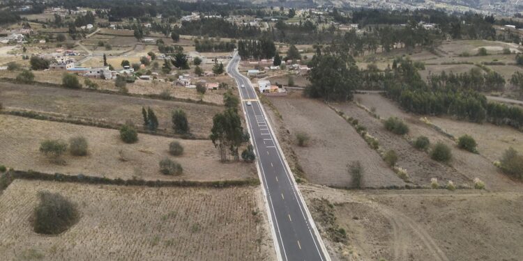 Más de 4.000 personas se benefician con la vía República II que fortalece la conectividad entre Riobamba y Guano
