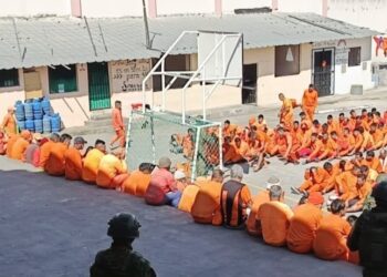 Droga, celulares y armas blancas vuelven a aparecer en intervención a la cárcel de mujeres de Riobamba y en el CPL de Guaranda.