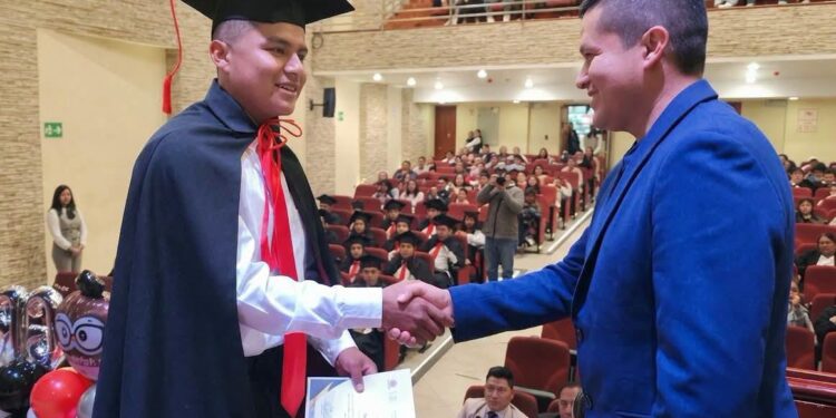 Más de 19 mil personas con escolaridad inconclusa culminan el bachillerato gracias a la oferta educativa del Gobierno
