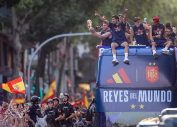 España celebra a sus héroes con emoción y orgullo