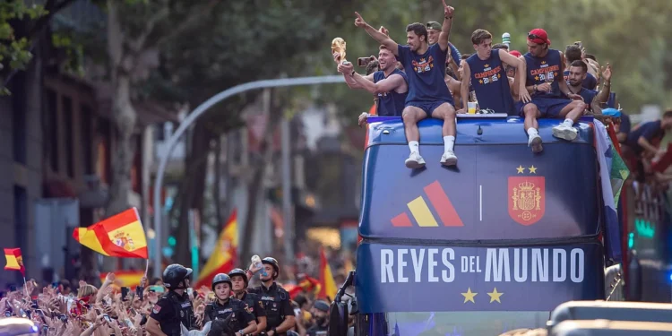 España celebra a sus héroes con emoción y orgullo