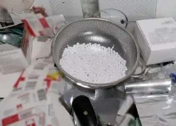 2 personas son procesadas por presunta falsificación de medicamentos