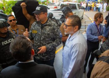 Gobierno intensifica controles y retira 1.453 fármacos