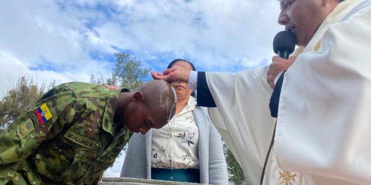 Brigada de Caballería Blindada fortalece los valores espirituales de sus conscriptos con ceremonia de bautismo.