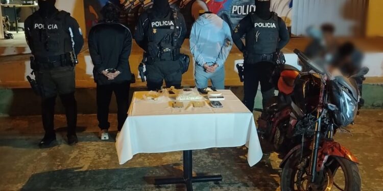 Cinco aprehendidos en Calderón durante operativos contra el microtráfico y la tenencia ilegal de armas