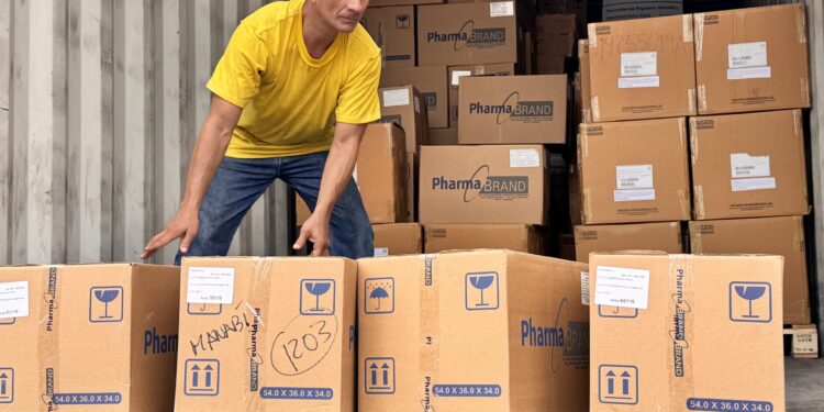 Gobierno del presidente Daniel Noboa entrega nuevo cargamento de medicinas: 4,8 millones de unidades de medicamentos a Manabí