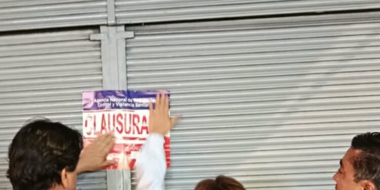 ARCSA REFUERZA EL CONTROL NOCTURNO EN RIOBAMBA Y CLAUSURA RESTAURANTE POR FALTA DE HIGIENE