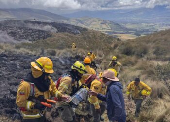 ¡Incendio controlado en Los Ilinizas tras ardua batalla!