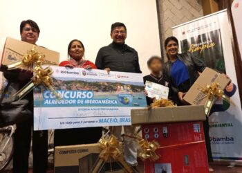 Municipio de Riobamba y Veolia premiaron proyectos ambientales escolares 2025