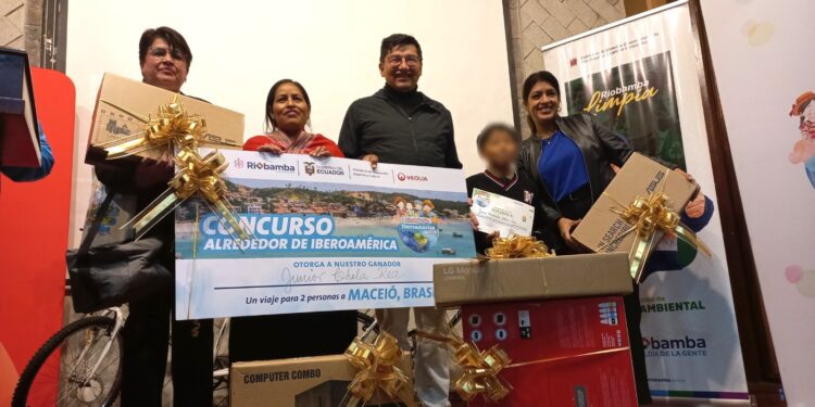 Municipio de Riobamba y Veolia premiaron proyectos ambientales escolares 2025