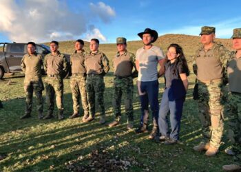 Rescatan con vida a dos senderistas extraviados en Chambo