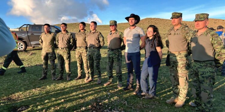 Rescatan con vida a dos senderistas extraviados en Chambo