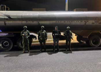 OPERACIÓN MILITAR PERMITE EL DECOMISO DE 8000 GALONES DE HIDROCARBURO EN CHIMBORAZO