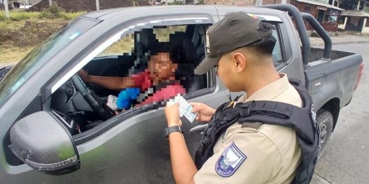 Operativos policiales refuerzan seguridad y control en Alausí–Chunchi, Pallatanga y Sibambe