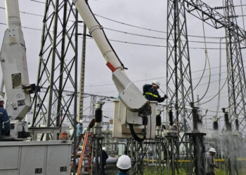 Ecuador prepara trabajos en la red eléctrica ante estiaje y efectos de El Niño