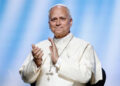Vaticano confirma hospitalización de León XIV para intervención pulmonar