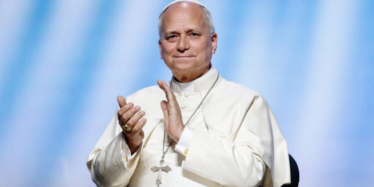 Vaticano confirma hospitalización de León XIV para intervención pulmonar