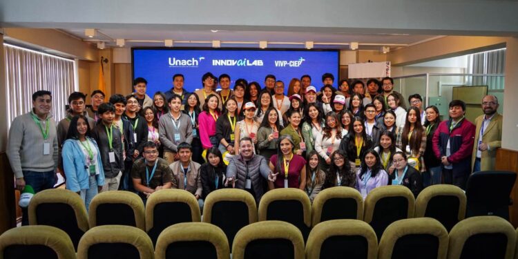 Estudiantes de la Unach desarrollan soluciones innovadoras en INNOVAiLAB 2026