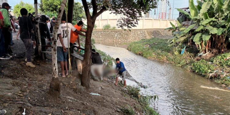 Joven de 18 años muere tras caer en una zanja desbordada en Flor de Bastión